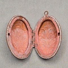VTG Floral Engraved Oval Locket Pendant 1 5/8″ Copper Alloy Art Nouveau Revival