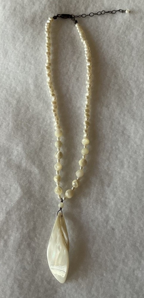 Vintage Mother Of Pearl Necklace With Shell Pendant 17”