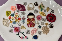 Lot Vtg & Modern Flower Leaf Pendants Findings Jewelry Craft Art Repurpose 2