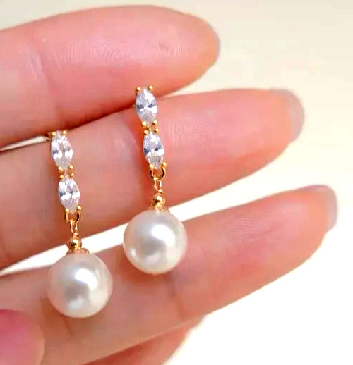 VINTAGE STERLING SILVER AND 14kt GOLD PLATED FRESHWATER PEARL PIERCED EARRINGS