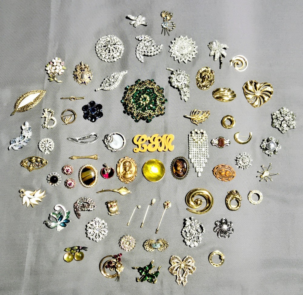 Costume Jewelry 65 + Lot Assorted Brooch & Pins Vintage To Now Gold Silver Tone