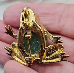 Vintage Kenneth J Lane Frog Green belly Brooch Pin Gold Tone Signed Faux Jade