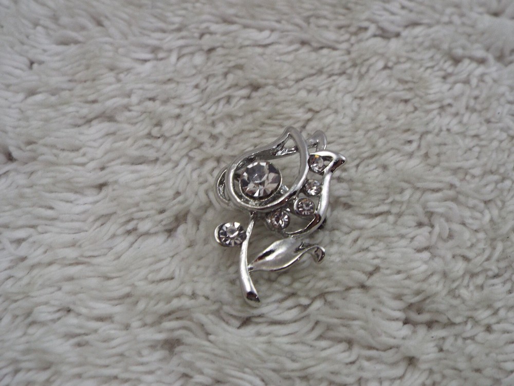 Silvertone Rhinestone Tulip Flower Pin (K36)