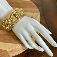 Whiting Davis Repoussé Hinged Bangle Bracelet 6.5 Floral Gold Art Nouveau Rare