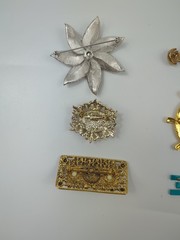 Lot of 9 Vintage Costume Estate Jewelry Pins Brooches Mixed Lot Gold Silver Tone