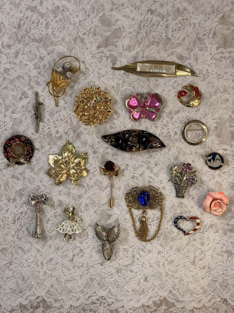 Lot of 19 Varied Size & Styled Pin Brooches Jewelry Some Vintage Some Modern