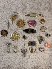 Lot of 19 Varied Size & Styled Pin Brooches Jewelry Some Vintage Some Modern