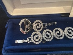 Camrose & Kross Jacqueline Kennedy JBK Swirl Crystal Bracelet w Box COA Extender