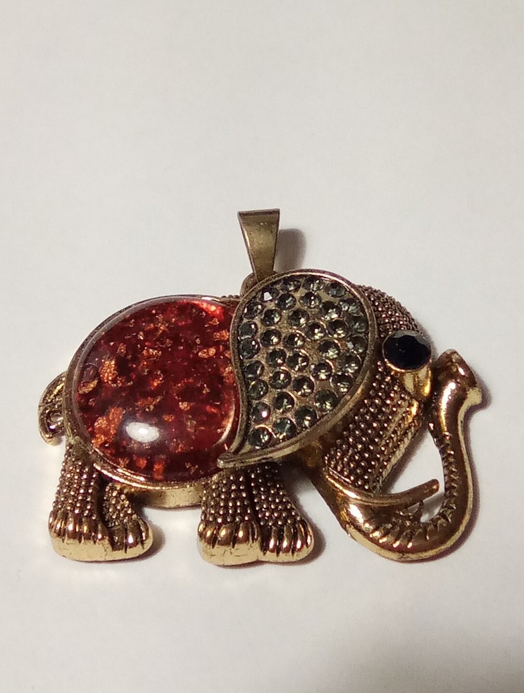 BEAUTIFUL LUCKY GOLDEN ELEPHANT LOGO PENDANT GREAT FOR ANY VINTAGE COLLECTION!