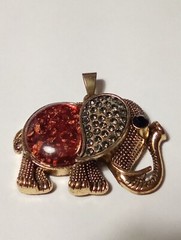 BEAUTIFUL LUCKY GOLDEN ELEPHANT LOGO PENDANT GREAT FOR ANY VINTAGE COLLECTION!