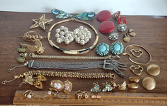 26 Pcs Costume Jewelry Lot Many Signed *Monet *Celebrity *Florenza *Eisenberg ++