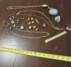 Vintage Estate Lot Of 30 Pieces Of Fashion Jewelry UNTESTED SEE DESCRIPTION