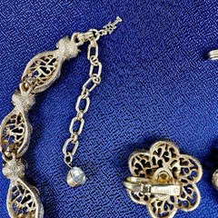 Vintage Crown TRIFARI Gold Tone Necklace & Clip-On Earrings Set ~ Excellent!