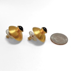MMA Metropolitan Museum Of Art Earrings Gold Tone Metal Red Cabochon Stone 1995