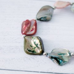 Vintage Stretch Bracelet Colorful Dyed Shell?