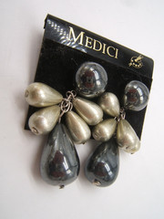 VTG MEDICI EARRINGS LARGE BEADED DANGLE DROP ON CARD