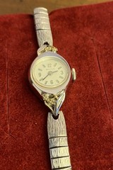 Vintage Benrus Women’s Watch Diamond AccentsStretch Windup RUNS 2490 550 Ladies