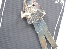 Brooch 3D Artisan Signed man music musician jazz blues N12