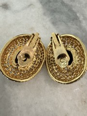 VTG Les Bernard Black Cabochon Gold Mesh Clip On Earrings Signed 80s Runway