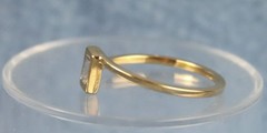 Unsigned Vintage 1985 Avon Delicate Hues Stackable Ring Crystal Baguette Stone 9