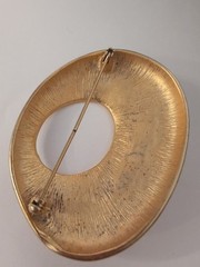 vintage brooch Pin, Circle Oval , Unique Rare, Gold Tone ,Chic