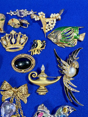 34 80s 90s Brooches Unsigned & Signed Krementz Avon KJL PS Co Batya Roman JJ AJC