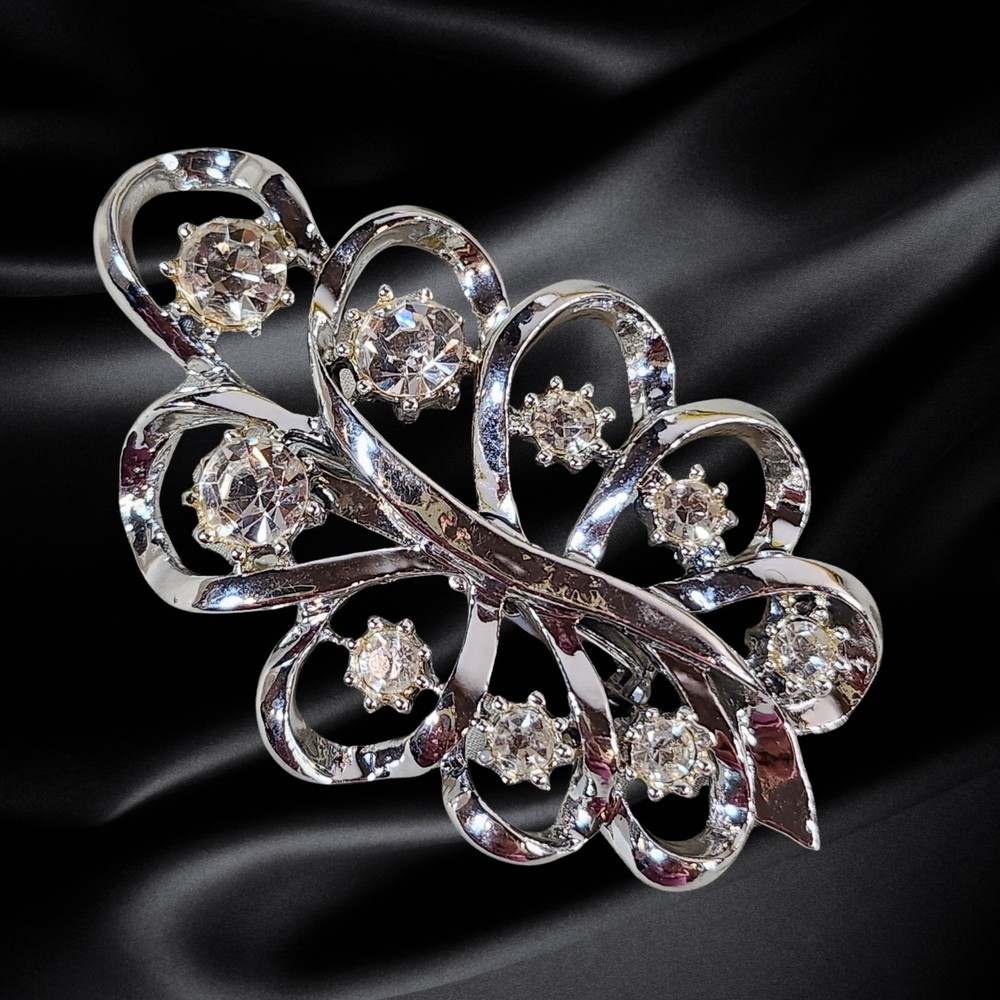 Vintage Elegant Leaf Brooch Pin Silver Tone Rhinestone Costume Jewelry
