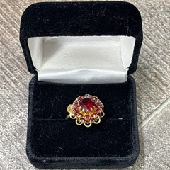 Vintage Sarah Coventry Burgundy Rhinestone Ring Gold Tone Size 3-4 W/ Box