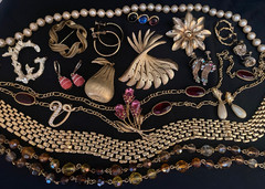 LOT ESTATE VINTAGE JEWELRY SOME SIGNED JOAN RIVERS 1928 NAPIER & MORE