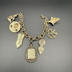 Vintage Gold Tone Asian Charm Bracelet Reverse Carved Lucite Giesha Intaglio 7″