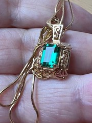 VINTAGE 10K/14K YELLOW GOLD EMERALD GREEN COLOR CZ PASTE ORNATE PENDANT NECKLACE