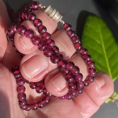 Vintage Genuine Almandine Garnet Small Bead Strand Choker Necklace Screw Clasp