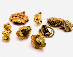 Lot 5 Vtg Gold & Copper Tone Jewelry Brooches Clip Earrings Western Germany Etc.