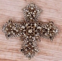 Unsigned Lisner Maltese Cross Brooch Pin Jet Rhinestone Antiqued Gold Tone