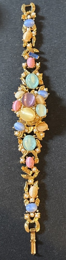SPATS VINTAGE PEEKABOO LADIES WATCH GOLD TONE WITH STONES LIGHT COLORS WORKS!