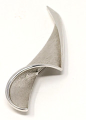 Vintage Trifari Brooch Silver Tone Modernist Twisted Ribbon 3.5 in Textured