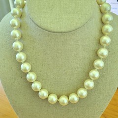 Vintage Oversized Graduated Faux Pearl Necklace Knotted Statement 17in 51g