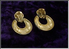 Vtg Designer Jackie Collins Haute Couture Gold Tone Door Knocker Clip Earrings