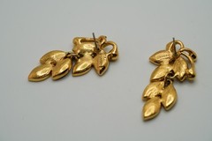 Vintage 4.2cm Trifari Glod Tone Black Enamel Leaf Dangle Earrings JB39