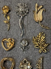 Vintage Brooch Lot Of 21 Brands Are Avon And Unbranded Sizes Range From 1 To 4in