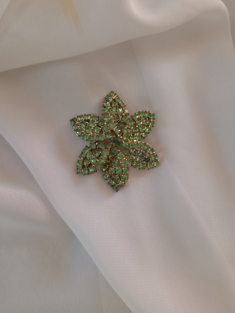 Weiss Green Rhinestone Flower Brooch Pin Vintage