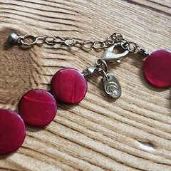 Retro MOP Shell Disc Necklace Charming Charlie Burgundy Mother Of Pearl 17″