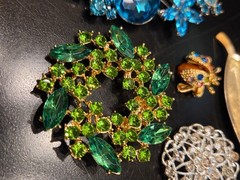 Vuntage To Now Goldtone Leaf Rhinestone Flower Floral Bouquet Brooch Lot 293-162