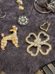3 LB JEWELRY TREASURE HUNT Gold & Silver Tone, Rhinestones UNSEARCHED & UNTESTED