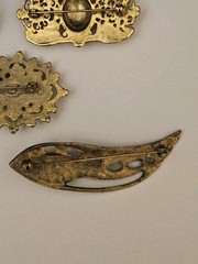5 Brooches Vintage One Signed AAi