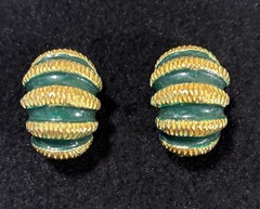 Vintage Mimi D N Green Enamel Ribbed Gold Tone Clip On Earrings Signed Runway
