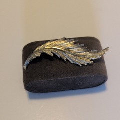 Vintage Mid Century Brushed Silver Tone Feather Brooch Plume Leaf Pin Unmarked