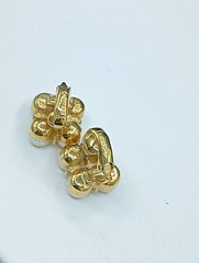 Vintage Crown Trifari Gold Tone Twist Faux White Pearl Clip On Earrings 1/2″