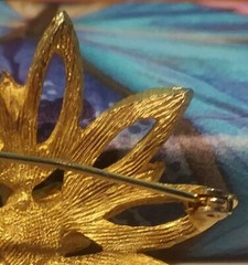 Vintage Jewelry: 45mm Revitalized Gold Tone Faux Pearl Brooch 03-04-2020