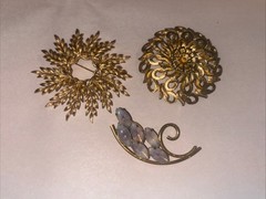 30 Vtg Goldtone Costumes Jewelry Lot Coro, SAC, Lisner, Trifari, 7 Monet, Etc.